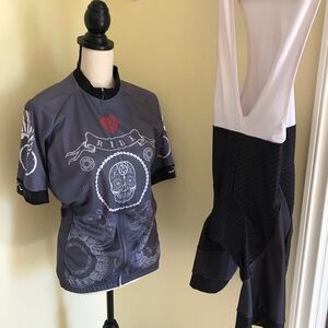 Pedal Skull & Gears Slate Grey Short Sleeve Cycling Jersey + shorts